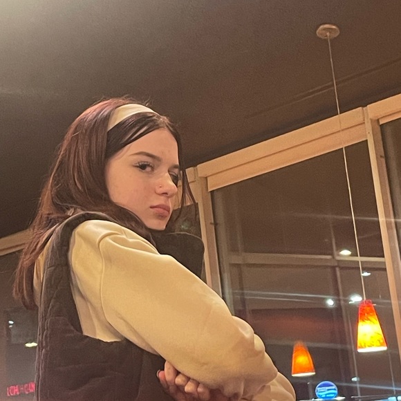 Meet your Posher, Evie - Picture 1 of 1